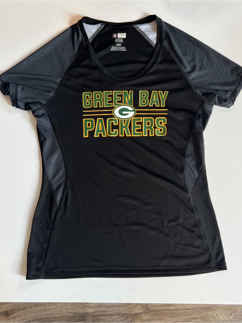 NFL Green Bay Packers Women's Black Graphic Tee with Logo